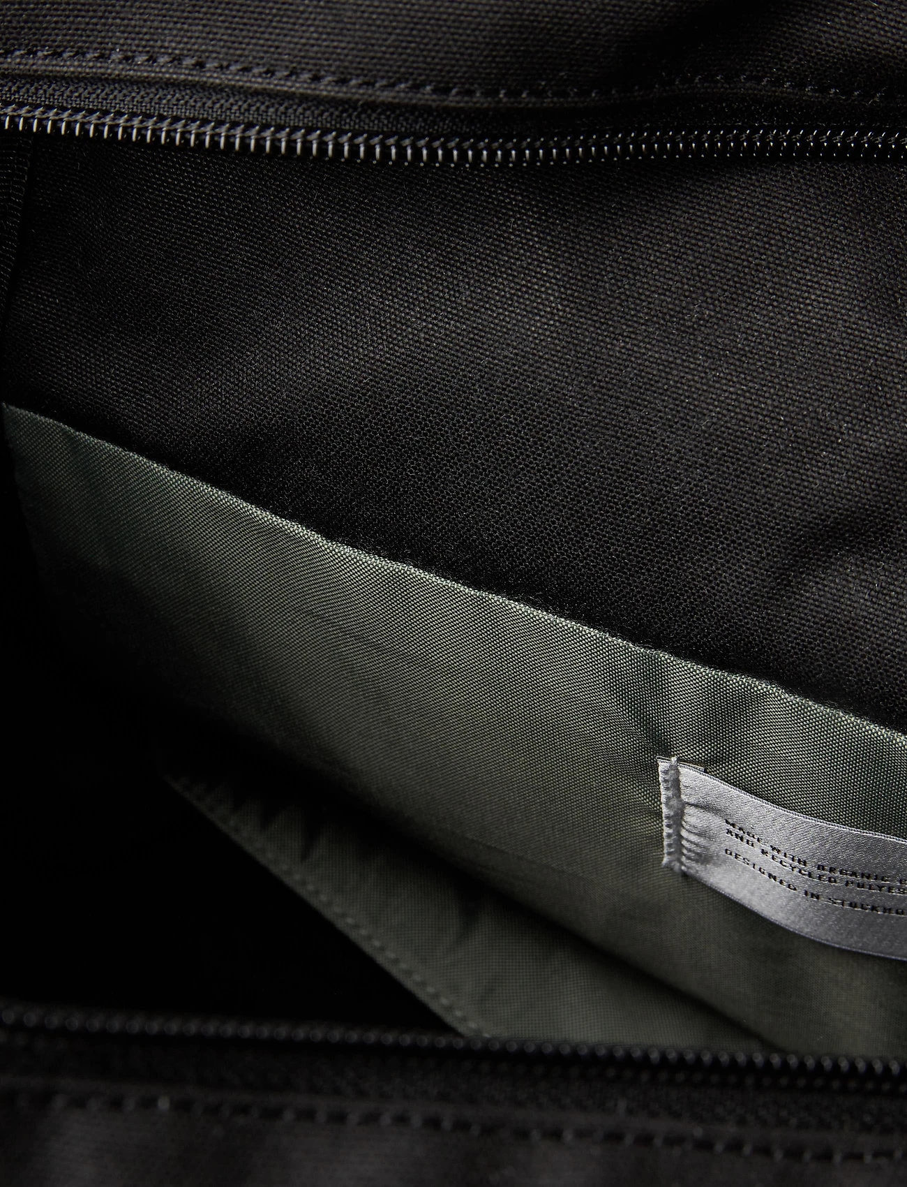 SANDQVIST DANTE VEGAN Backpacks For Men Black With Black Webbing 4 SANDQVIST DANTE VEGAN Backpacks For Men Black With Black Webbing - Image 4