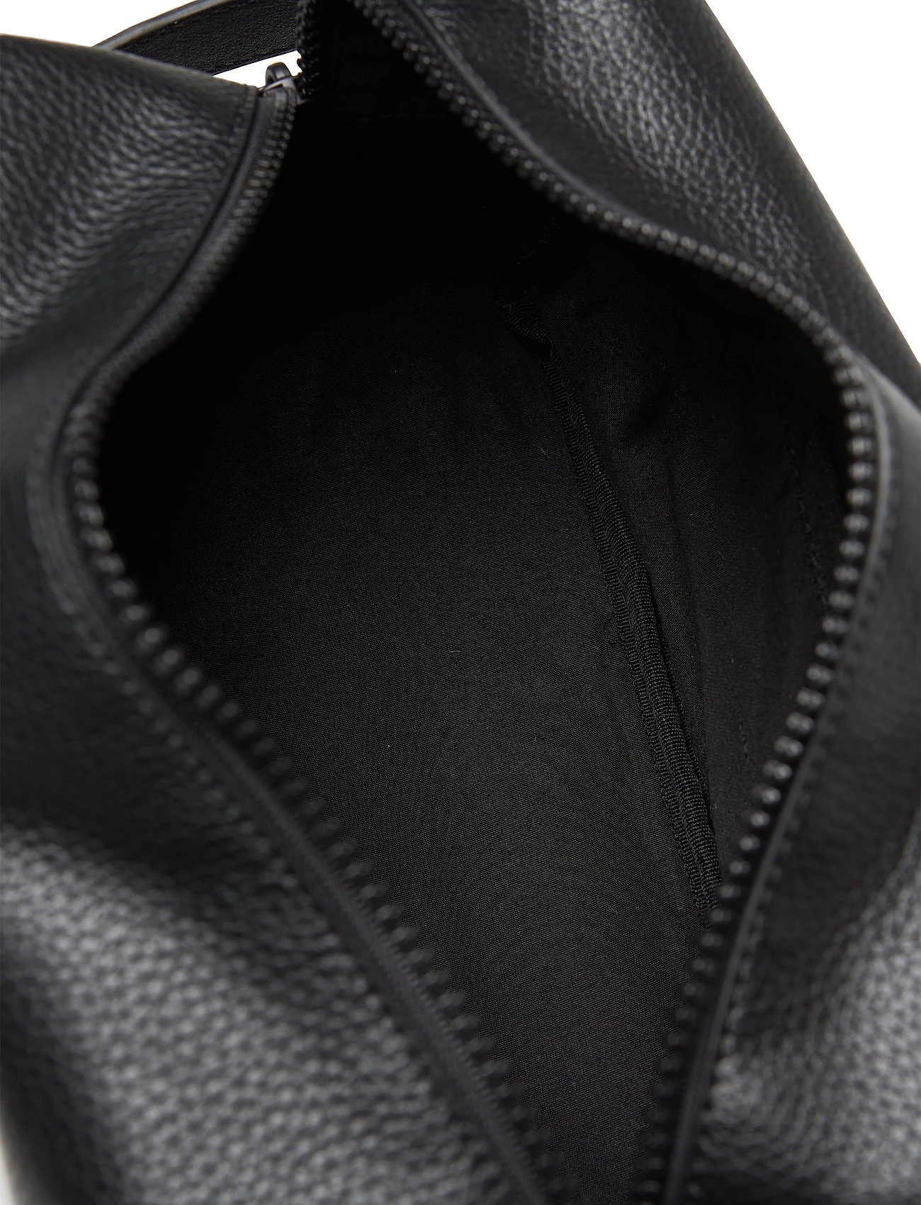 Calvin Klein CK MUST WASHBAG Toiletry Bags For Men Ck Black 5 Calvin Klein CK MUST WASHBAG Toiletry Bags For Men Ck Black - Image 5