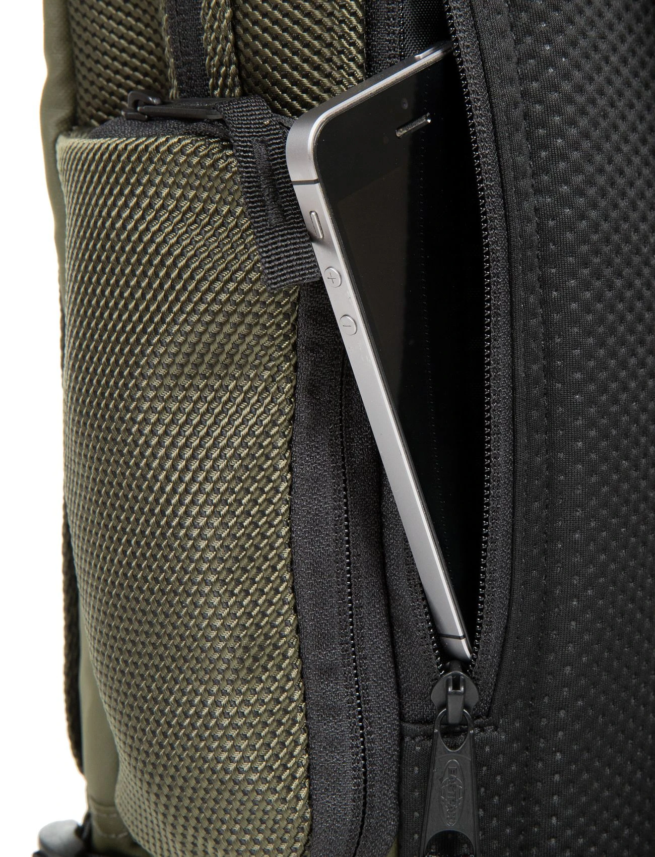 Eastpak Tecum M Backpacks For Men Cnnct Khaki 10 Eastpak Tecum M Backpacks For Men Cnnct Khaki - Image 10