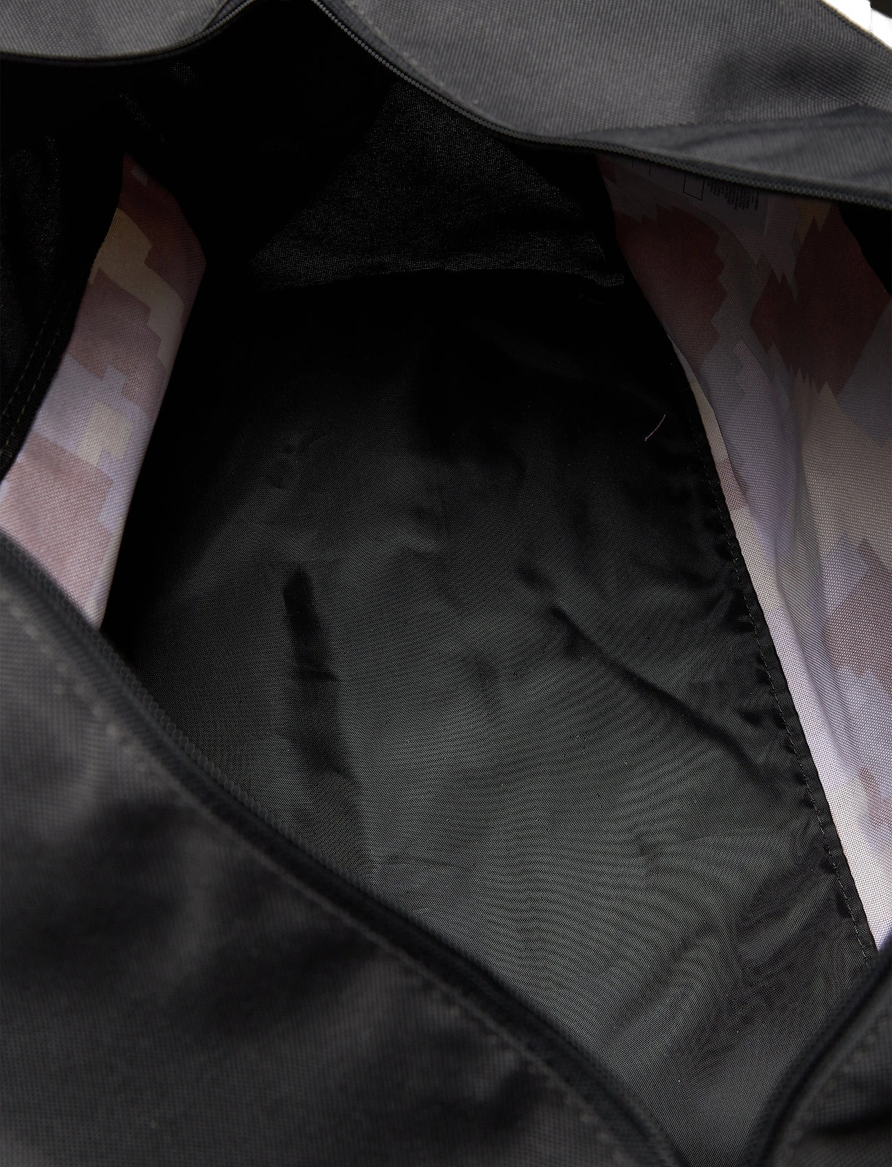 Reebok Performance ACT CORE GR M GRIP Gym Bags For Men Armgrn 4 Reebok Performance ACT CORE GR M GRIP Gym Bags For Men Armgrn - Image 4