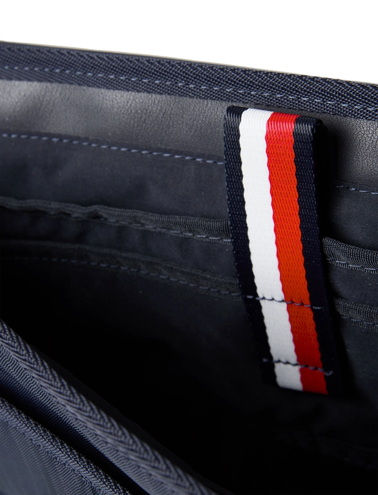 Tommy Hilfiger TH ESTABLISHED MESSENGER Shoulder Bags For Men Desert Sky 5 Tommy Hilfiger TH ESTABLISHED MESSENGER Shoulder Bags For Men Desert Sky - Image 5