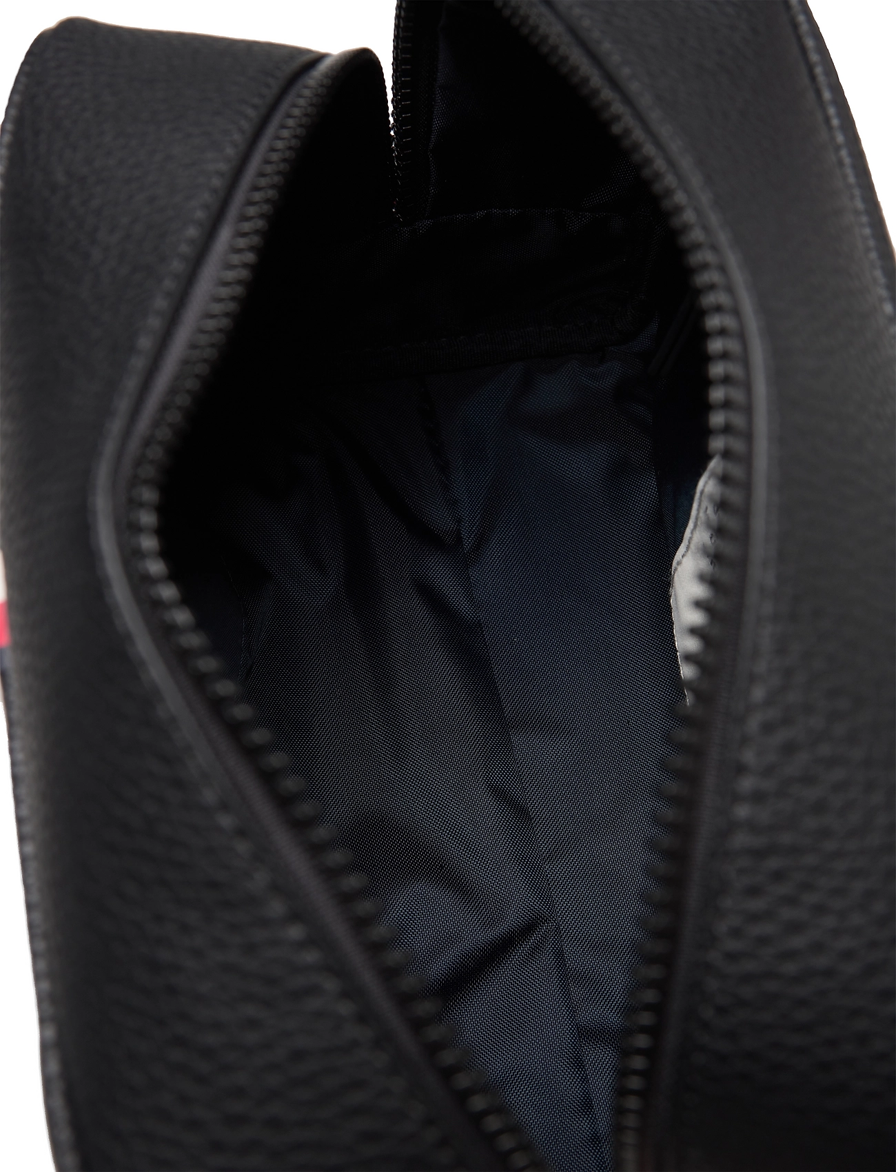Tommy Hilfiger ESSENTIAL PU WASHBAG Toiletry Bags For Men Black 5 Tommy Hilfiger ESSENTIAL PU WASHBAG Toiletry Bags For Men Black - Image 5